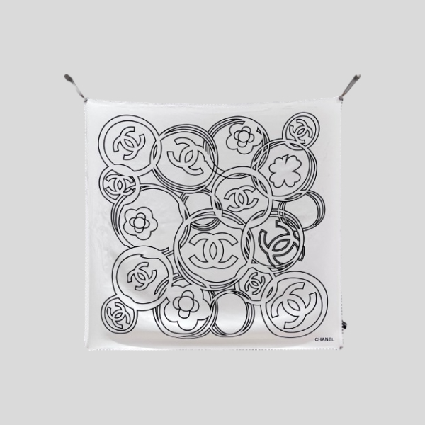 샤넬 실크 스카프 화이트